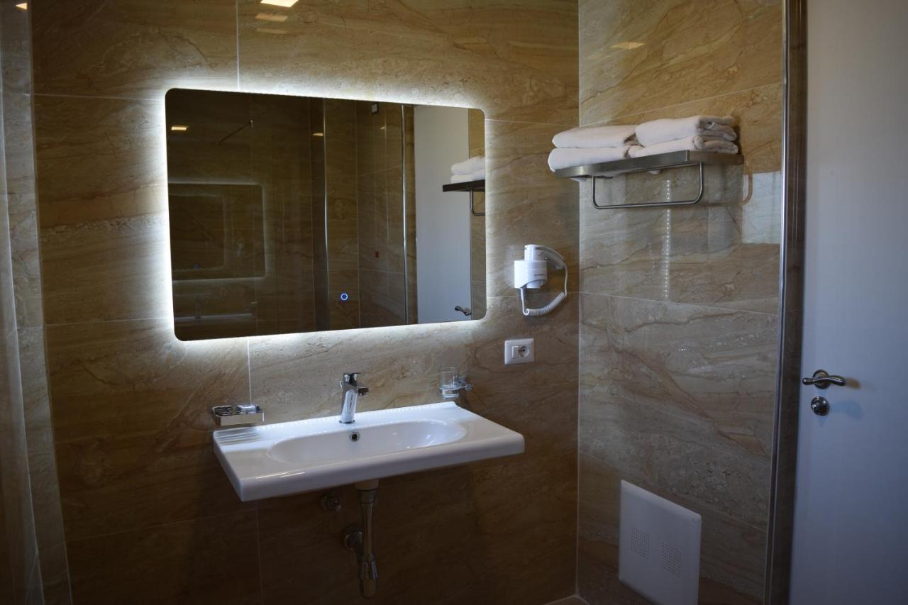 Amber Hotel Albania Spille Εξωτερικό φωτογραφία