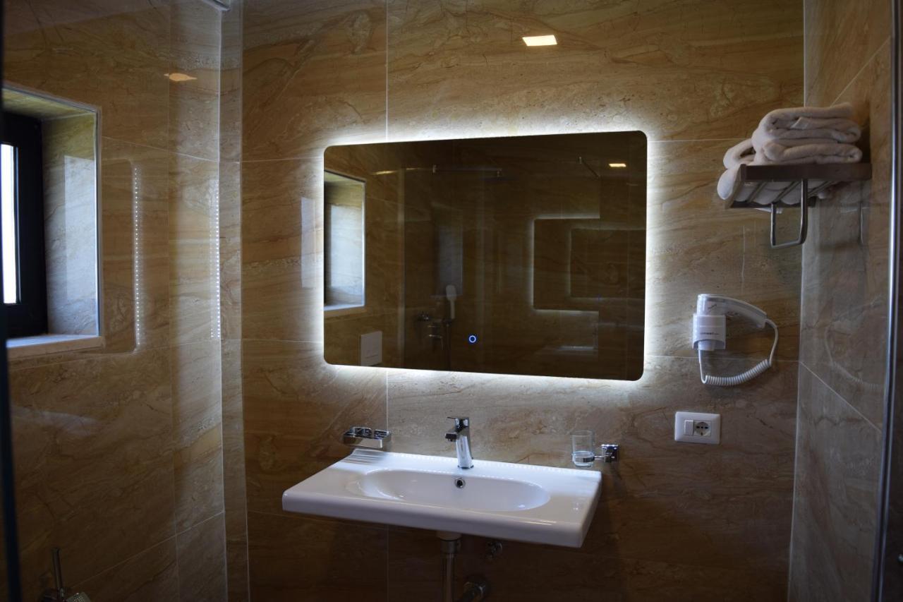Amber Hotel Albania Spille Εξωτερικό φωτογραφία